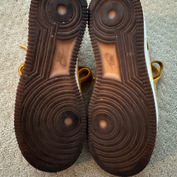 NIKE AIR FORCE 1 LOW (DA8302-700) Women’s University Gold Shoes-Size 8 1/2 - Picture 11 of 12